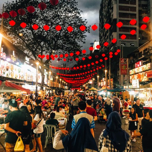 Jalan Alor in full swing.