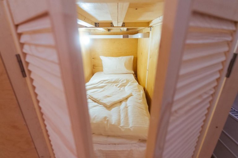 Pod-style bed