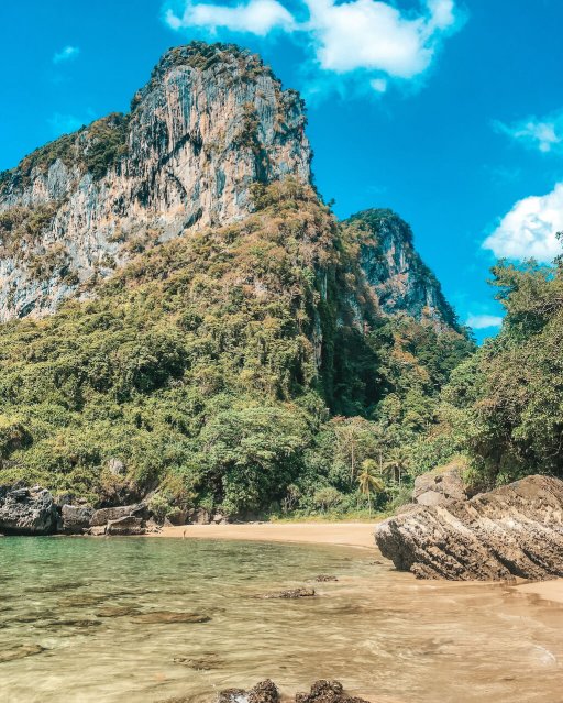 Beautiful cliffs of Sabai Beach.