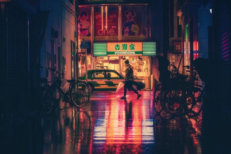 Japan alleyway at night.